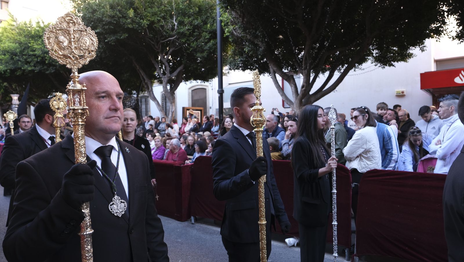 Procesión del Santo Entierro en Almería, en imágenes
