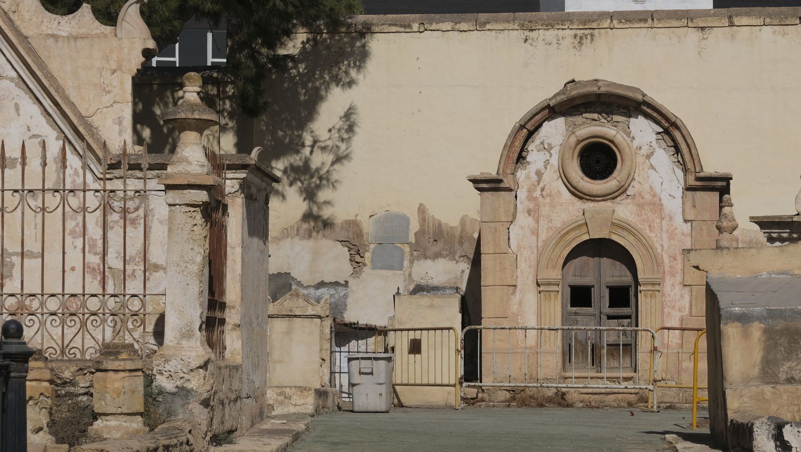 Imágenes del Día de Todos los Santos en el Cementerio de San José de Almería