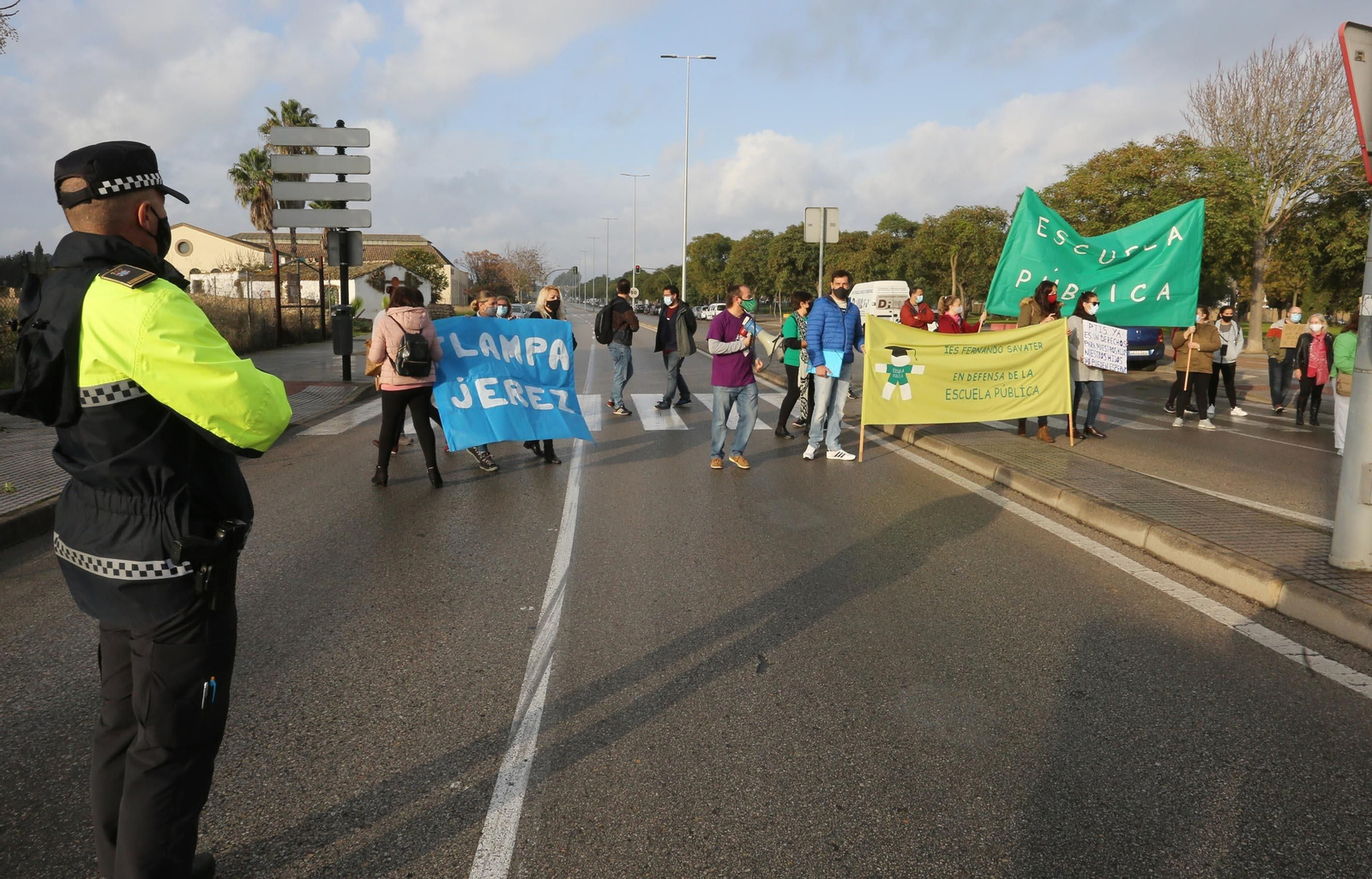 Protesta de los padres del instituto Fernando Savater