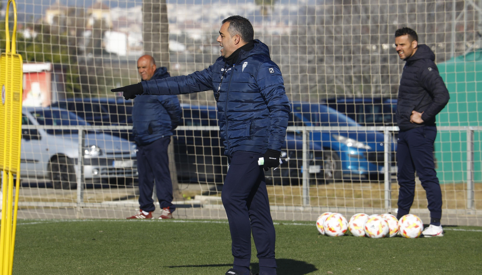 Germán Crespo da indicaciones en el entrenamiento de este viernes.