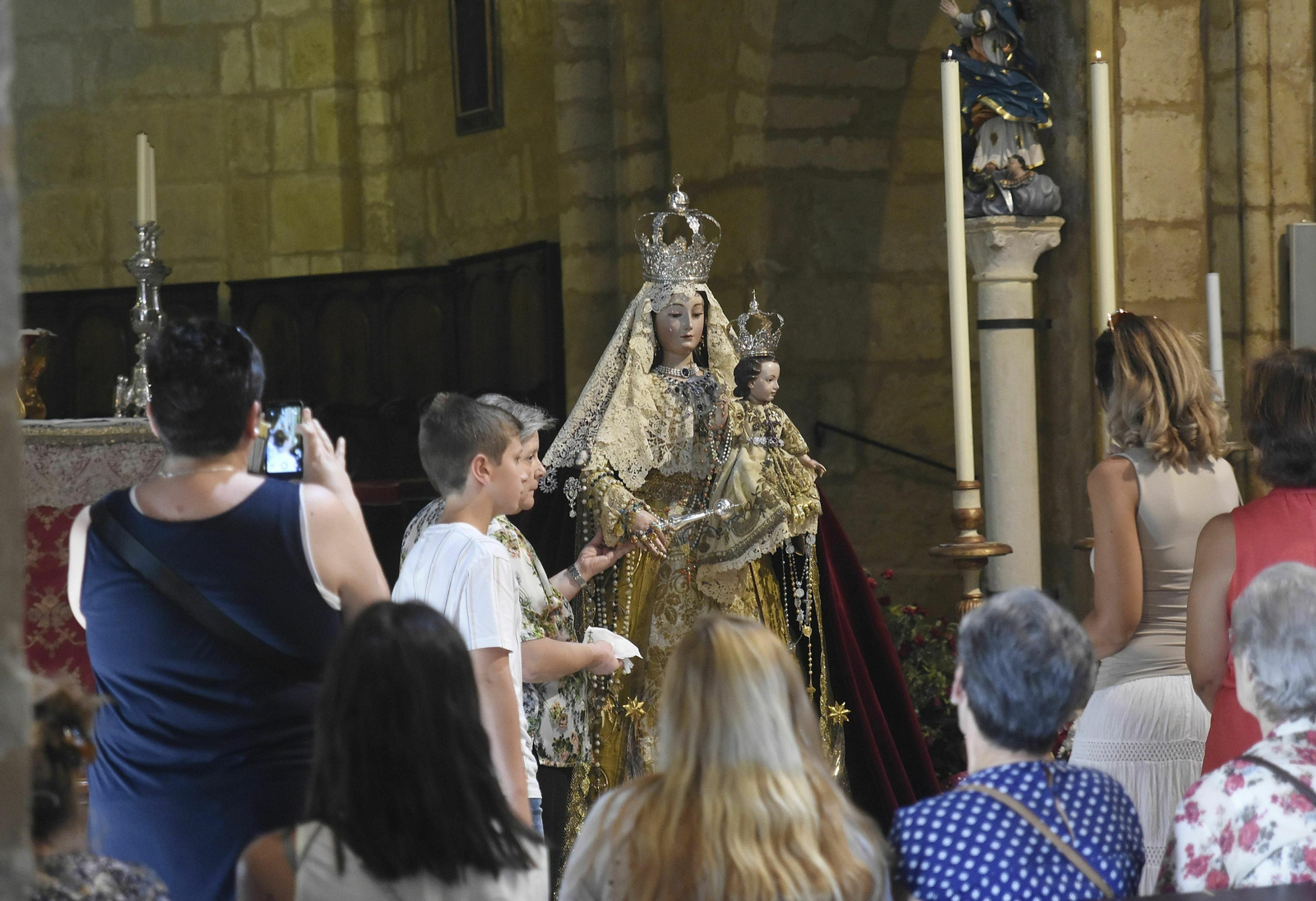 Besamanos a la Virgen de los Remedios, en imágenes