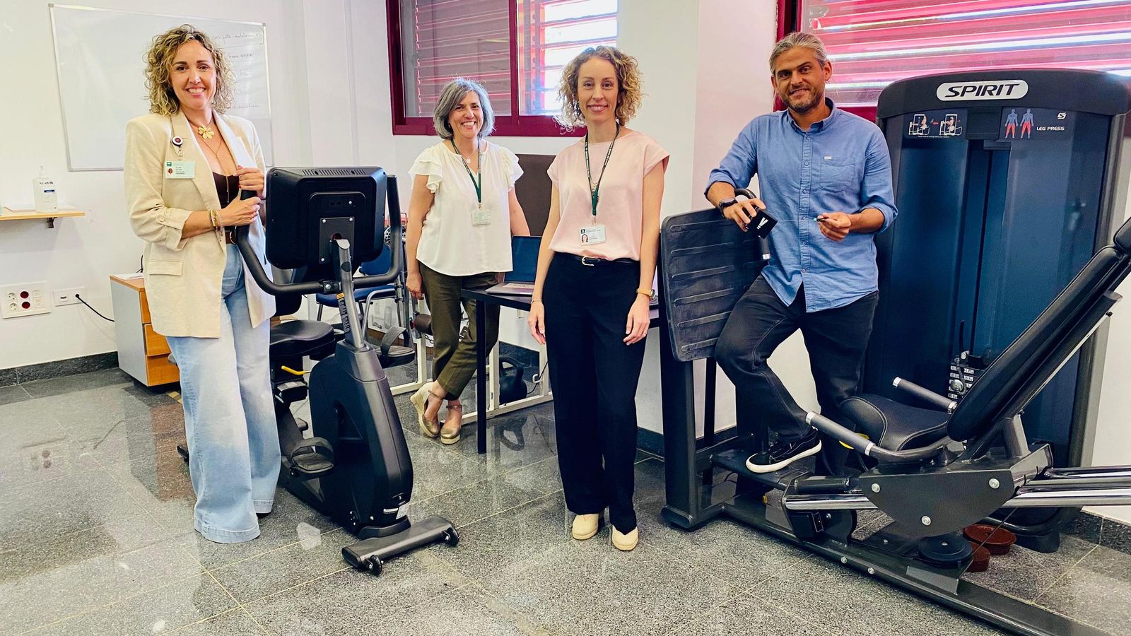 El responsable del proyecto, Alejandro Galán Mercant, junto a las gestoras de los centros de salud participantes.