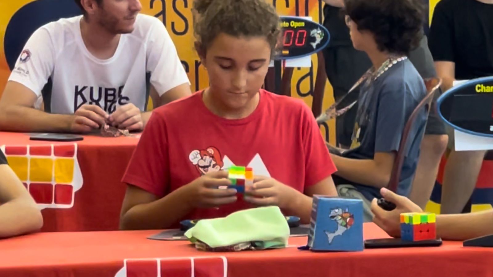 La joven en otro momento de l a competición.