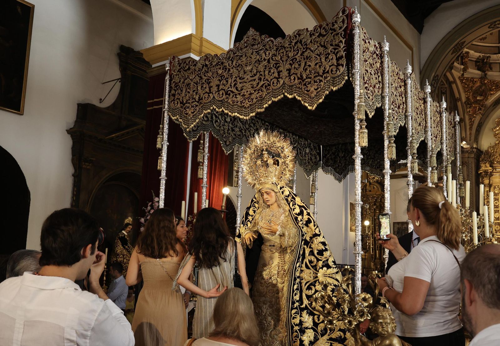 Besamanos de la Virgen de la Amargura