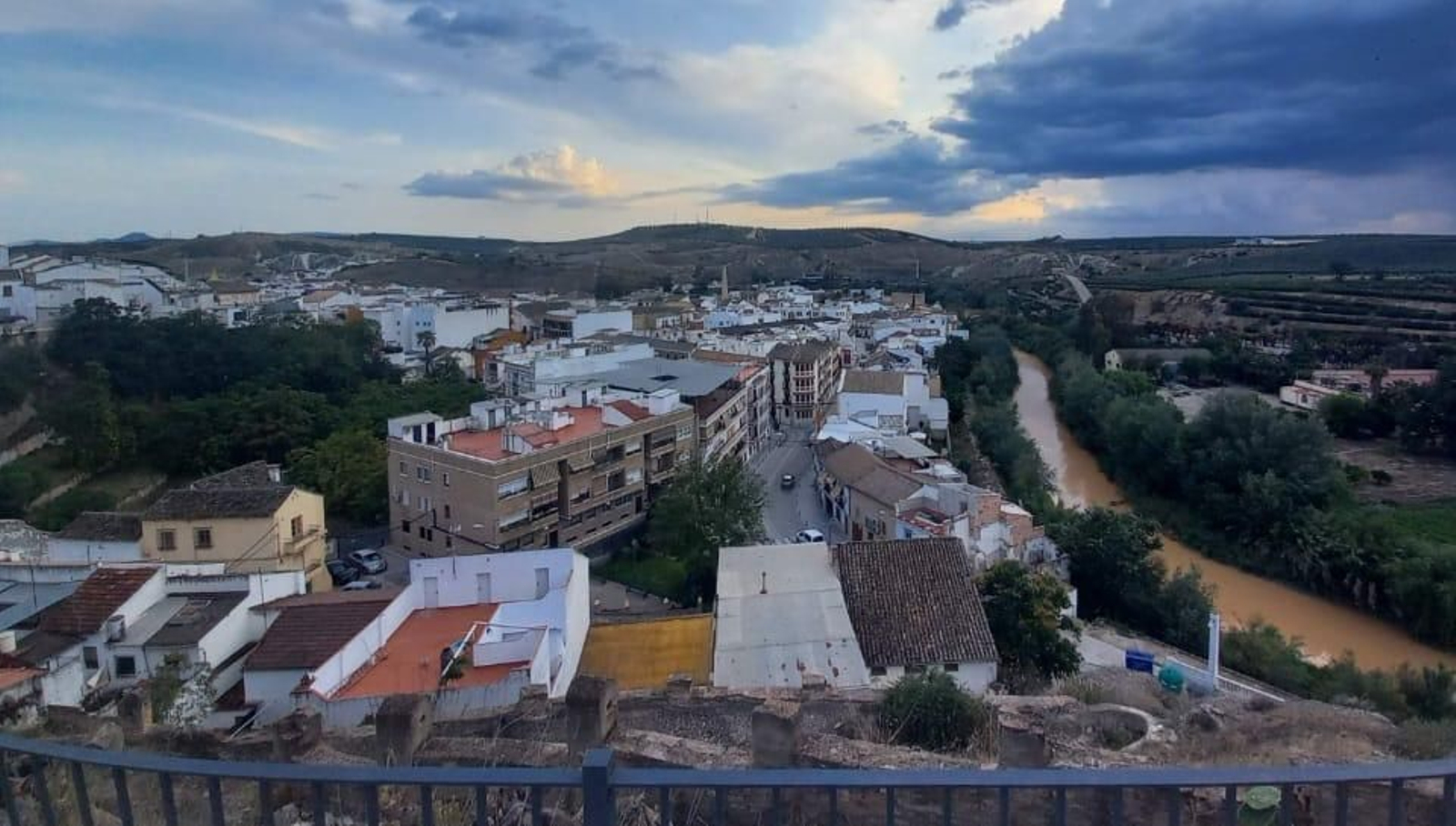 Vista del casco histórico de Puente Genil desde el Cerro de Los Poetas.