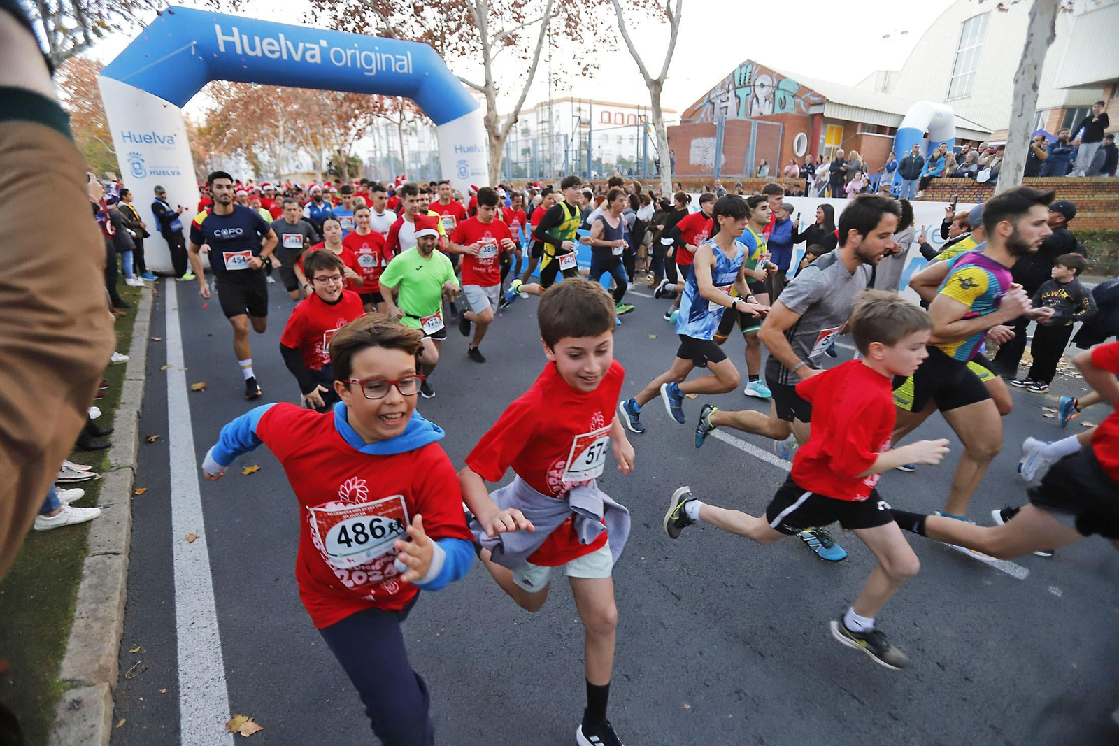 Imágenes de la XIII carrera de San Silvestre en Huelva