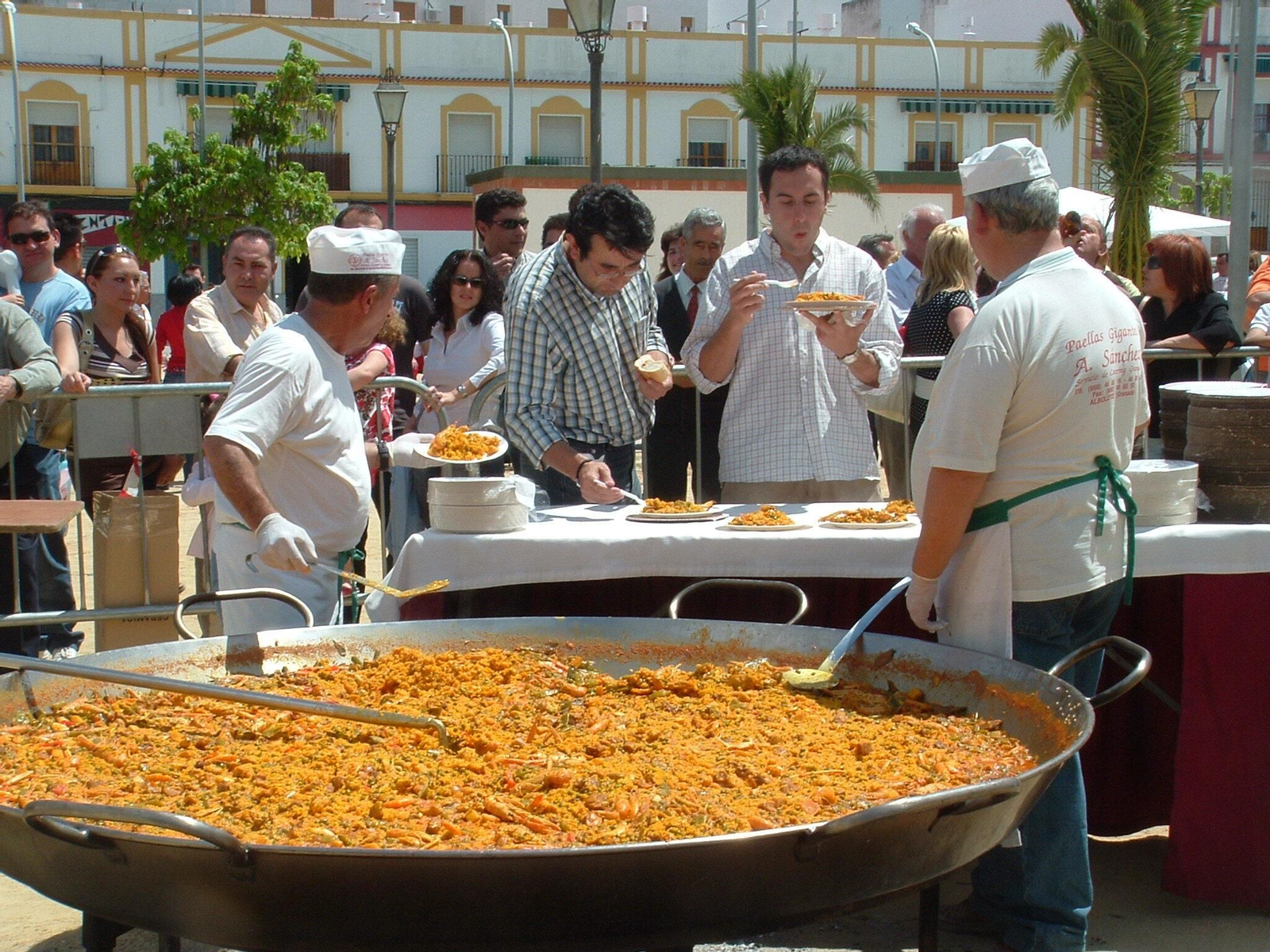 Degustación gratuita de una paella gigante en Guillena