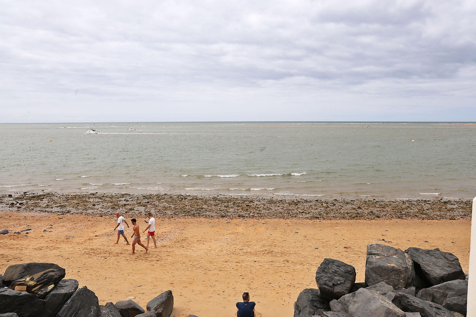 Mañanas nubladas de paseos por las playas de Huelva