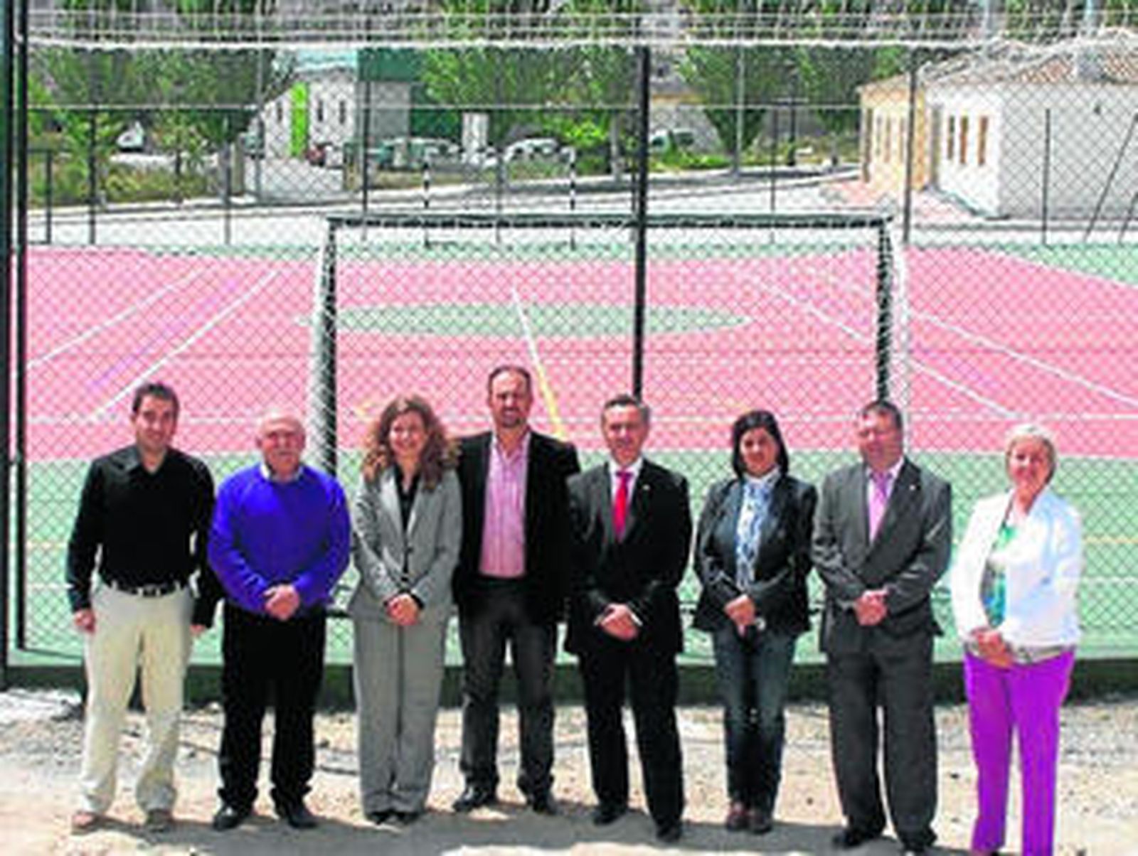 Usero junto al alcalde de Oria, ediles del municipio y los diputados de Deportes, Vivienda y Juventud.