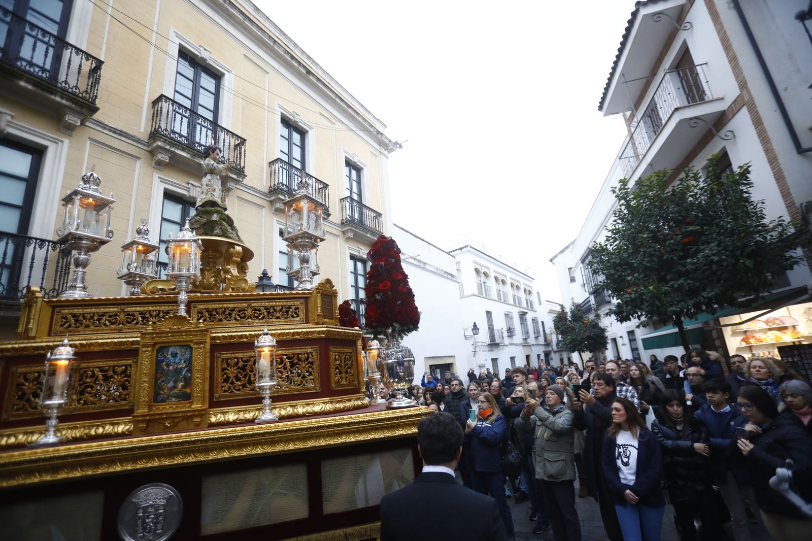 La procesión del Niño Jesús de la Compañía de Córdoba, en imágenes