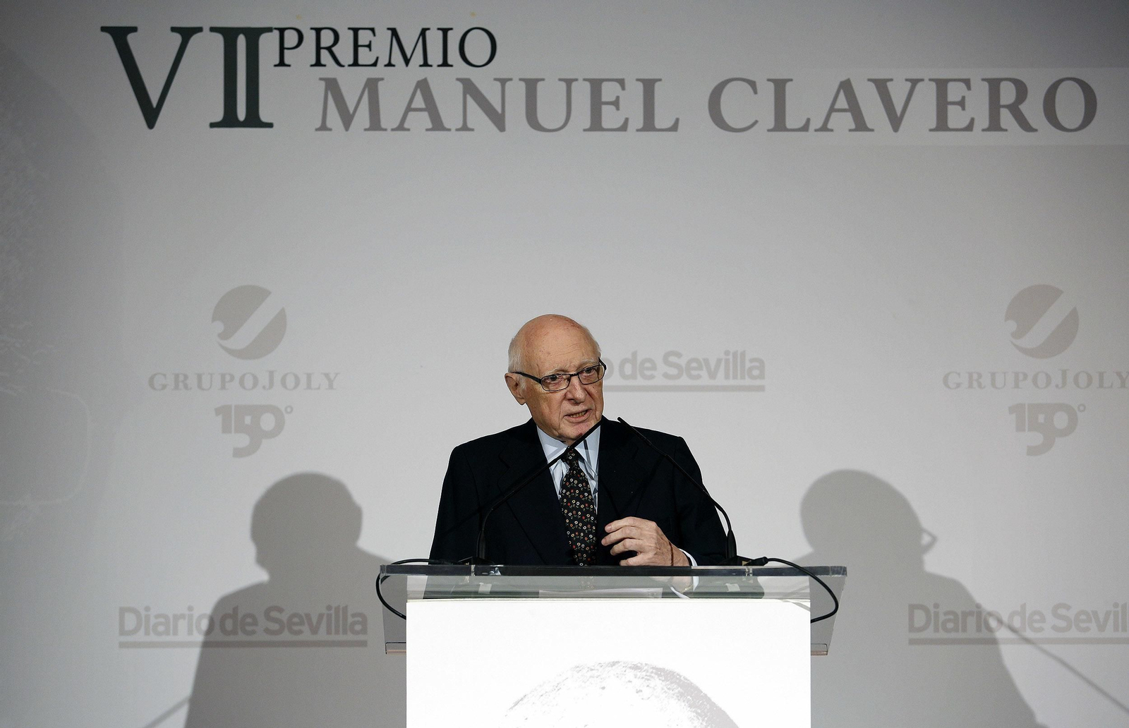 La entrega del VIl Premio Manuel Clavero a Soledad Becerril, en imágenes
