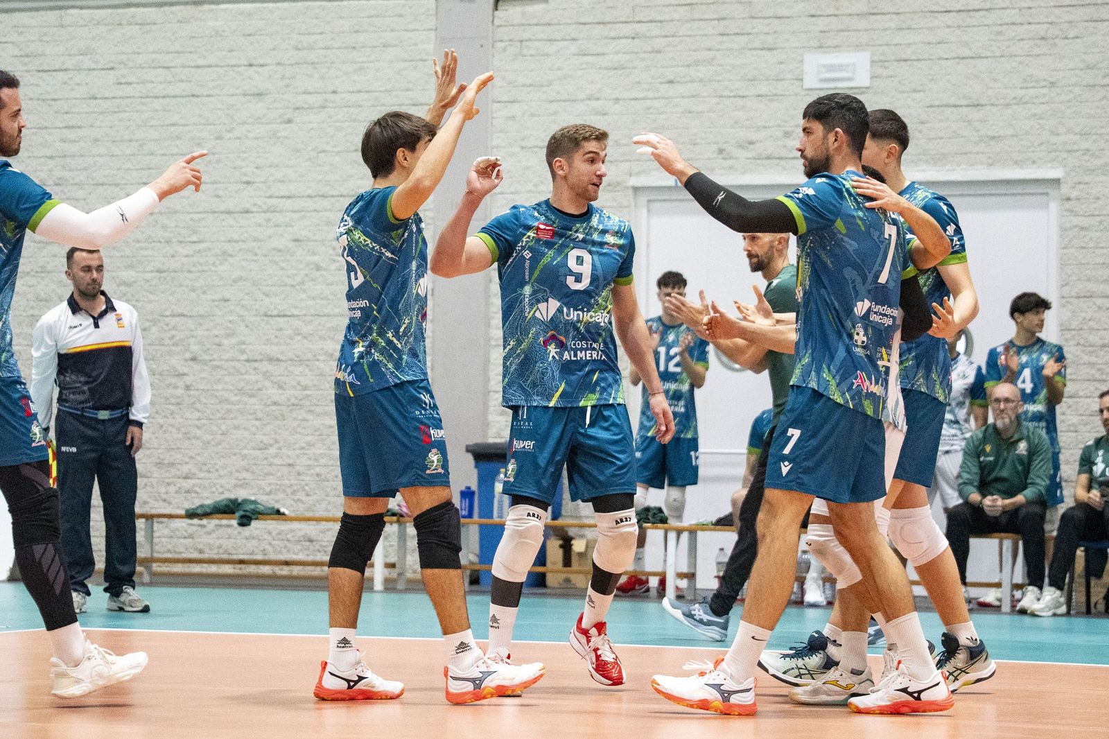 Las imágenes del partido entre Unicaja Costa de Almería y Pamesa Teruel de Superliga de voleibol