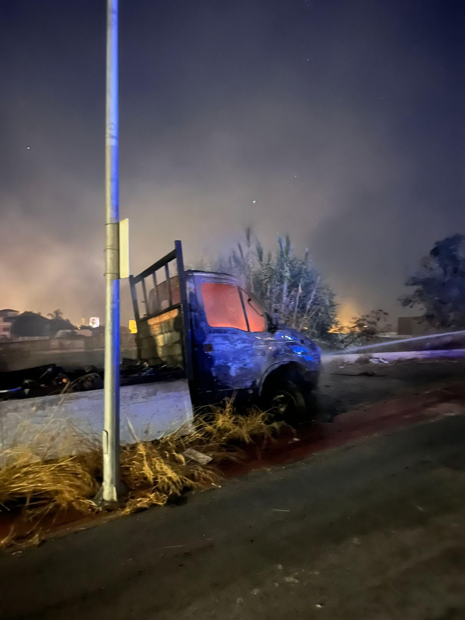 El incendio en Benalmádena que ha obligado a desalojar a un centenar de vecinos, en imágenes