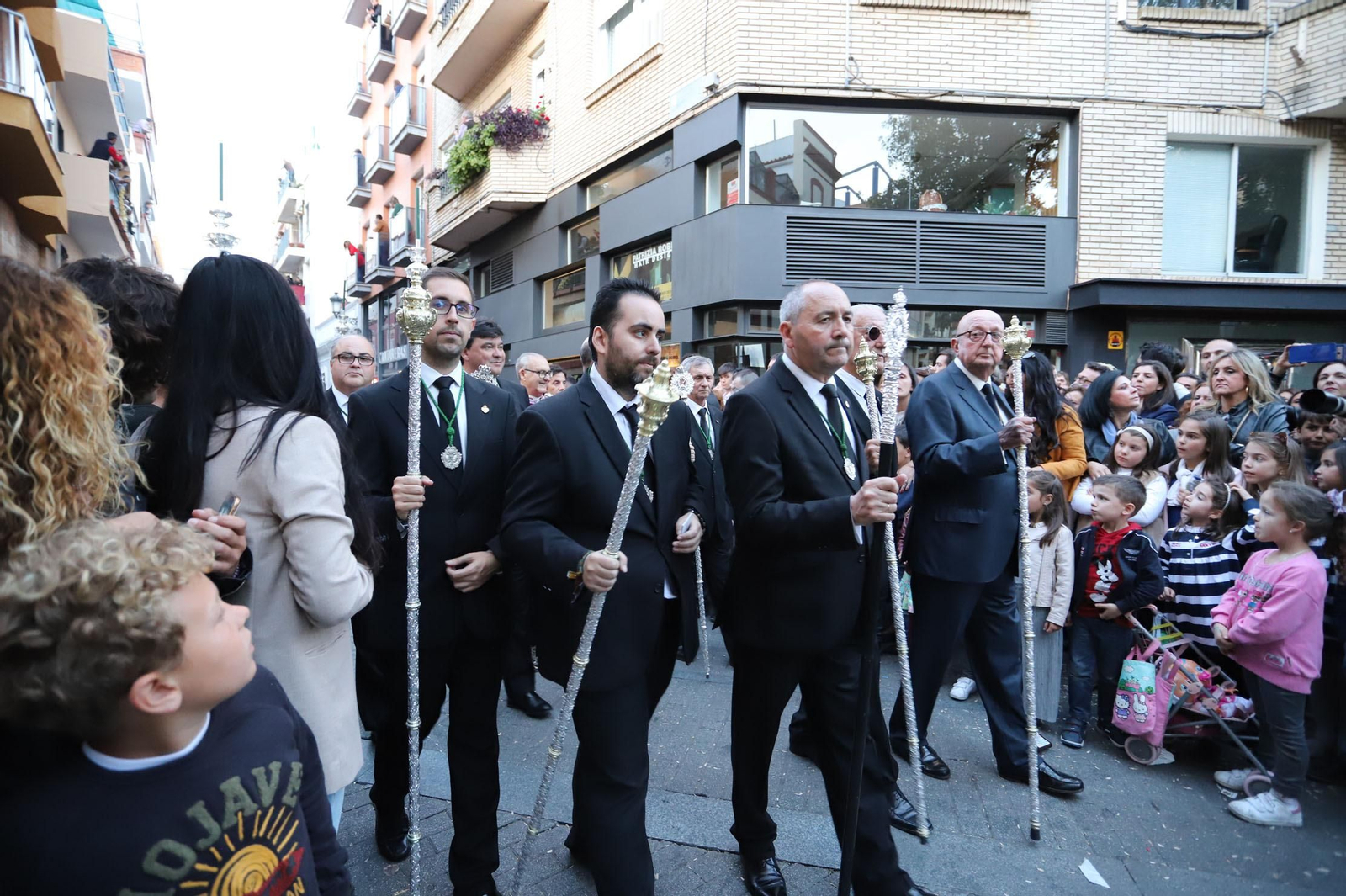 Ambiente  para recibir a la Legión en las calles de Huelva