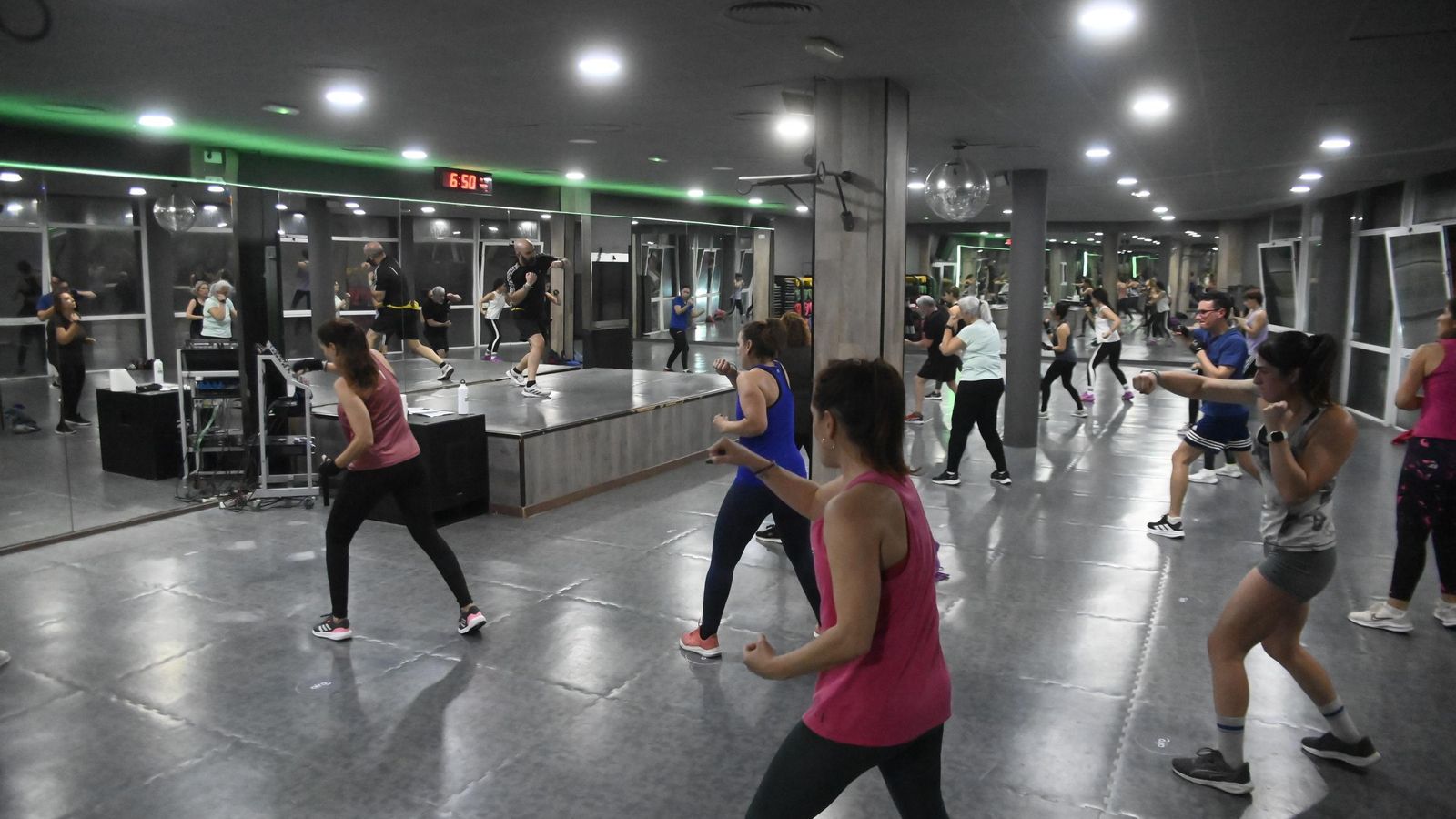 Una clase en el gimnasio Aira