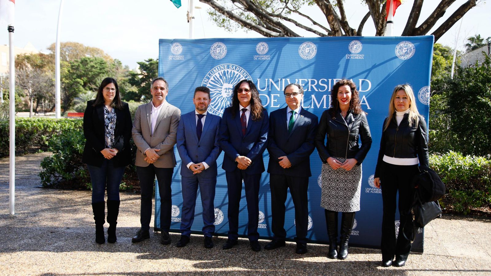 Tomatito fue recibido al llegar a la Universidad por representantes de la UAL, Ayuntamiento, Diputación y Junta de Andalucía.