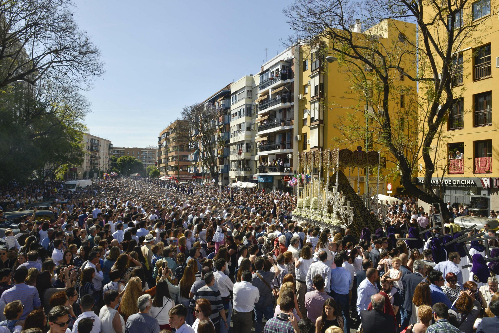 El paso de palio de la Virgen de la Encarnación en la tarde del Martes Santo de 2019.