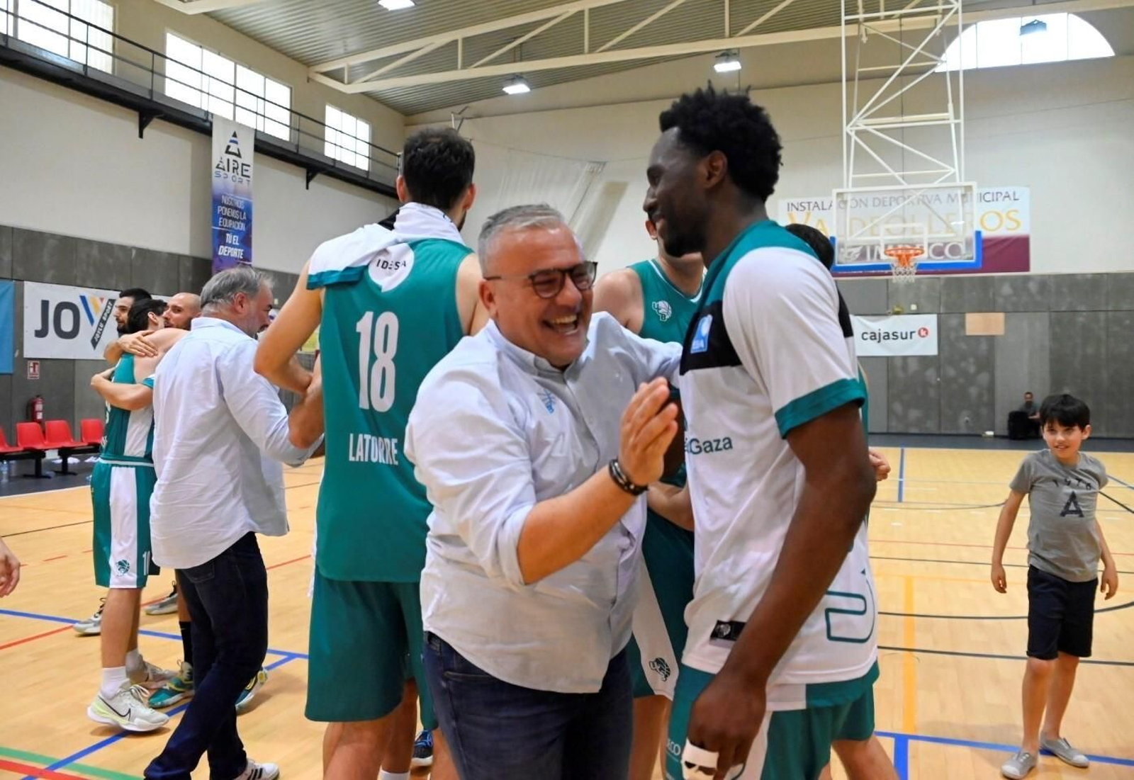 El UCB Camper Eurogaza celebra su pase a la fase de ascenso a LEB Plata, en imágenes