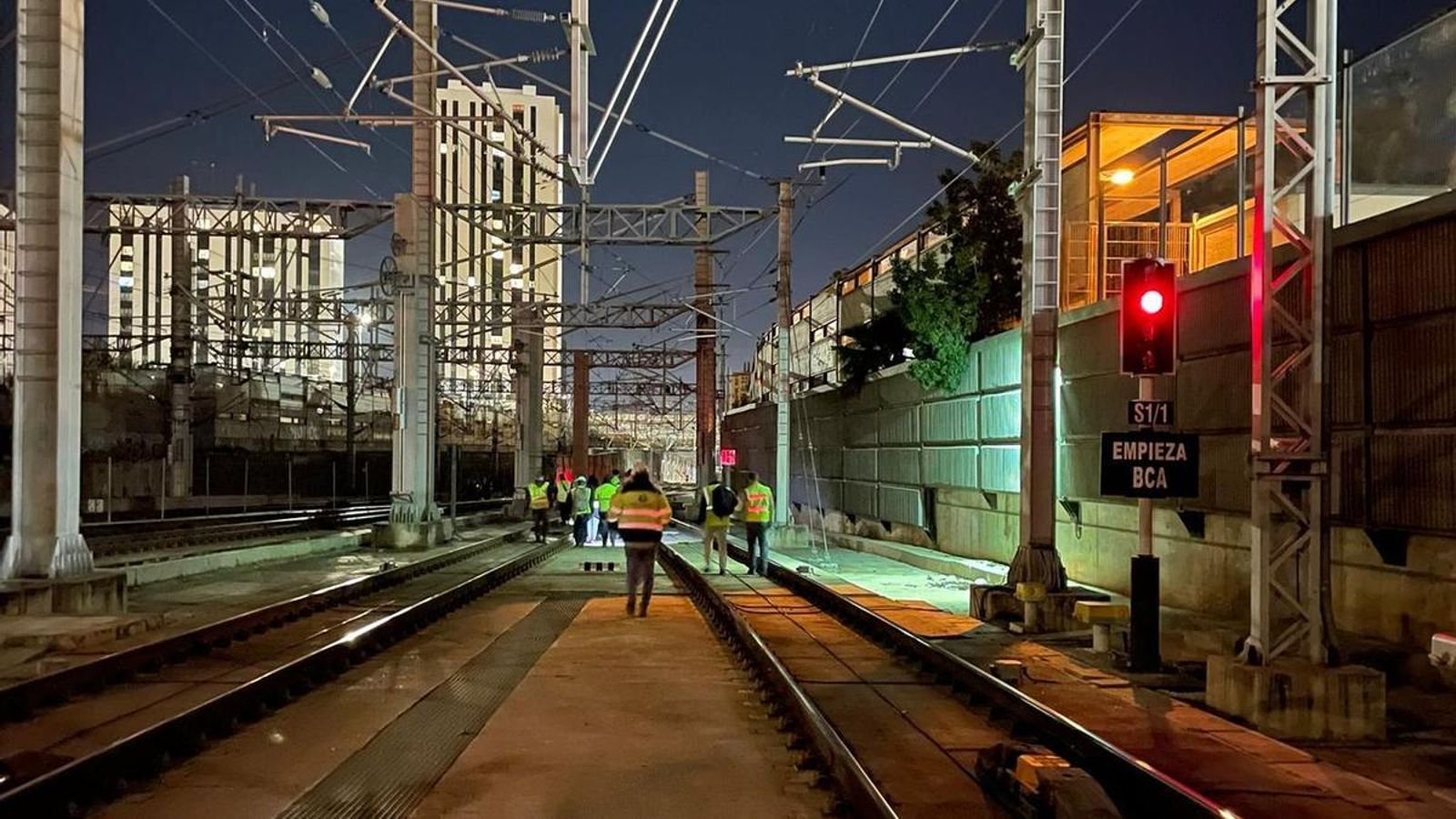 Inspección del túnel donde se ejecutarán los trabajos.