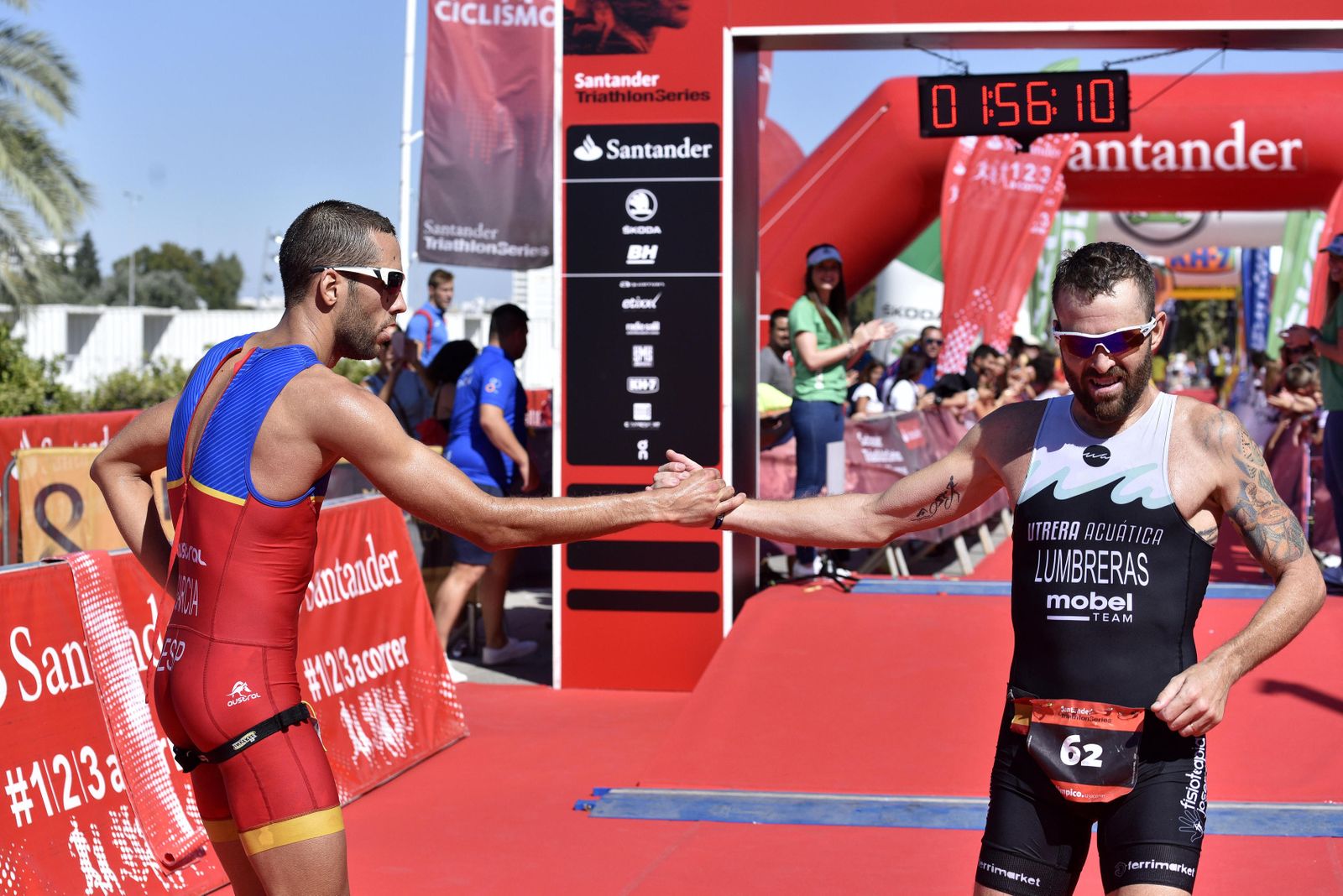 Las imágenes del V Triatlón Puerto de Sevilla