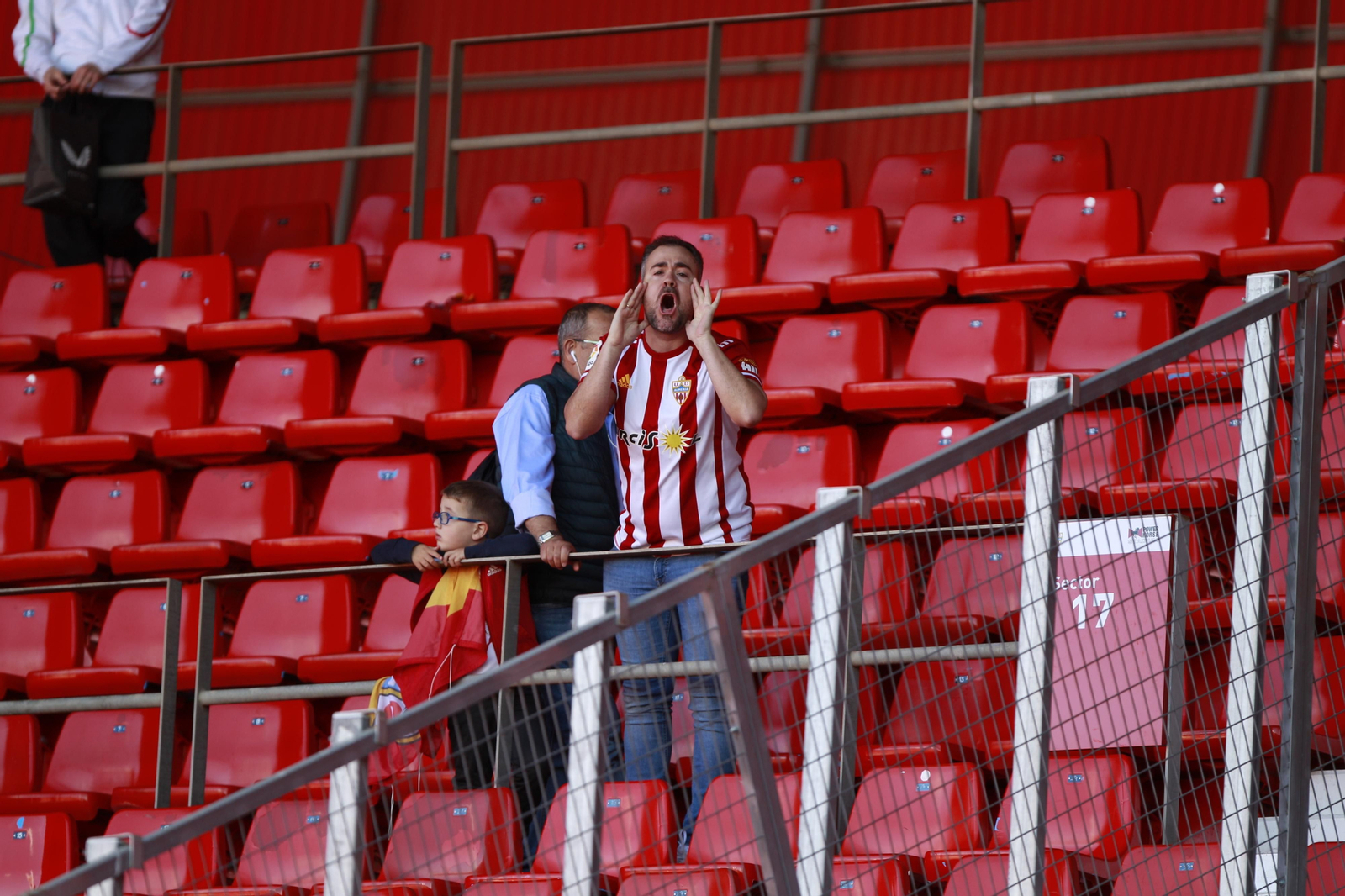 Las imágenes del triste descenso de la UDA ante el Getafe