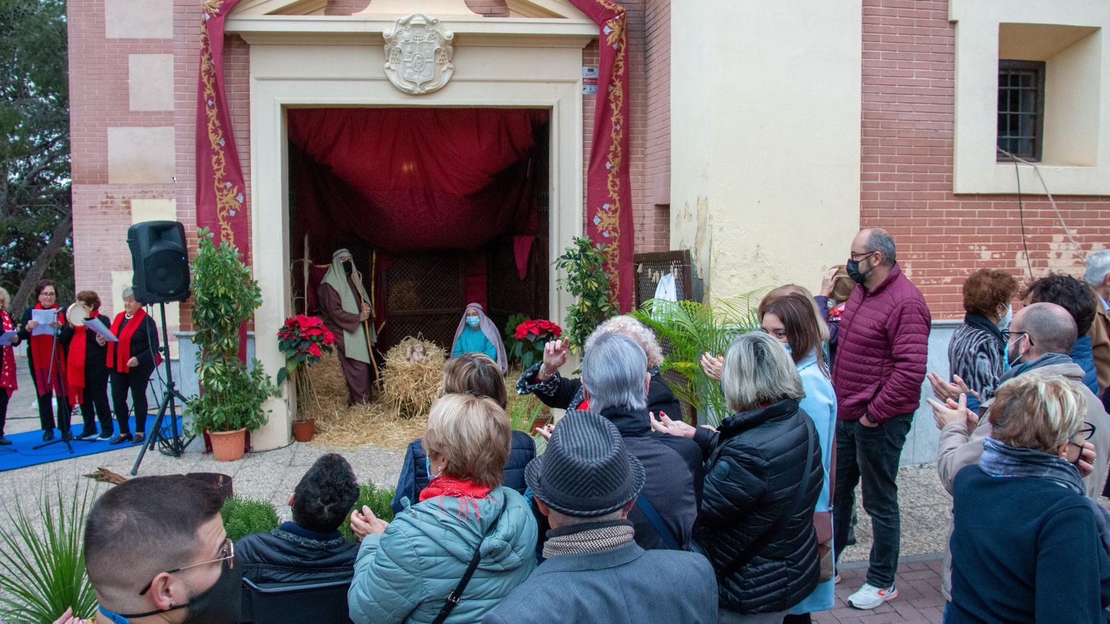 Multitud de personas disfrutaron de los cantos del Belén benéfico de Motril