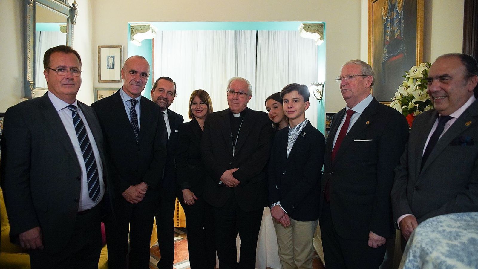 Foto de los asistentes al encuentro con el pregonero de la Semana Santa de 2023.