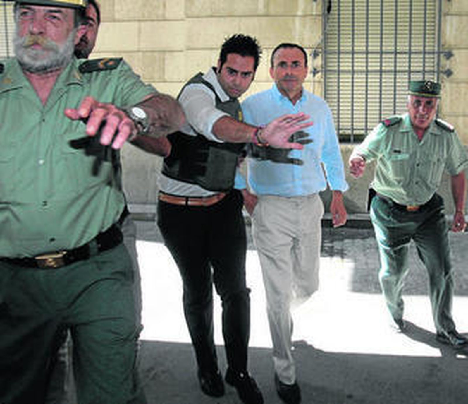 Rafael  González Palomo, dueño de la empresa Fitonovo a su llegada a los juzgados de Sevilla en julio de 2013.