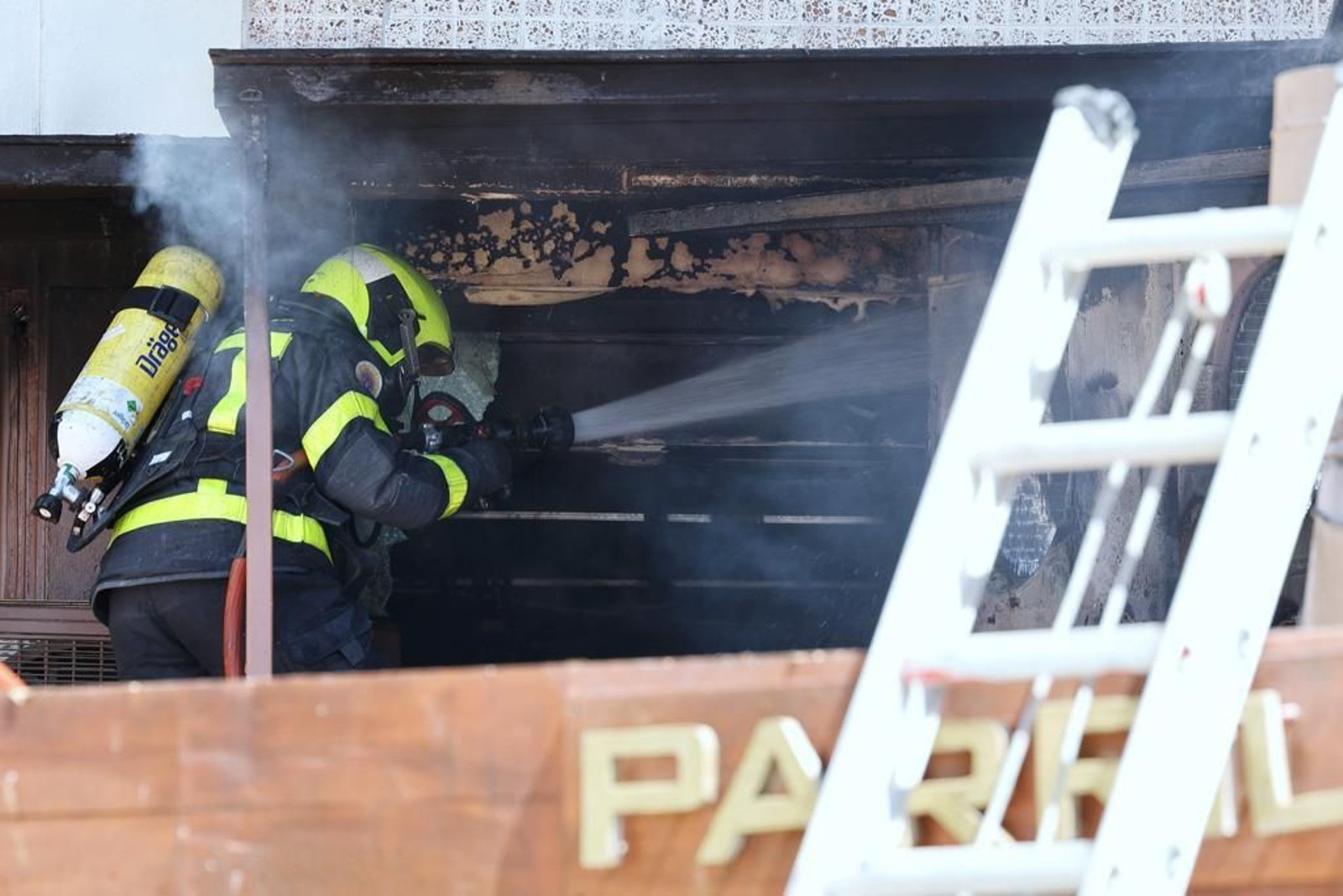 Imágenes del incendio en el Paseo Marítimo de Cádiz