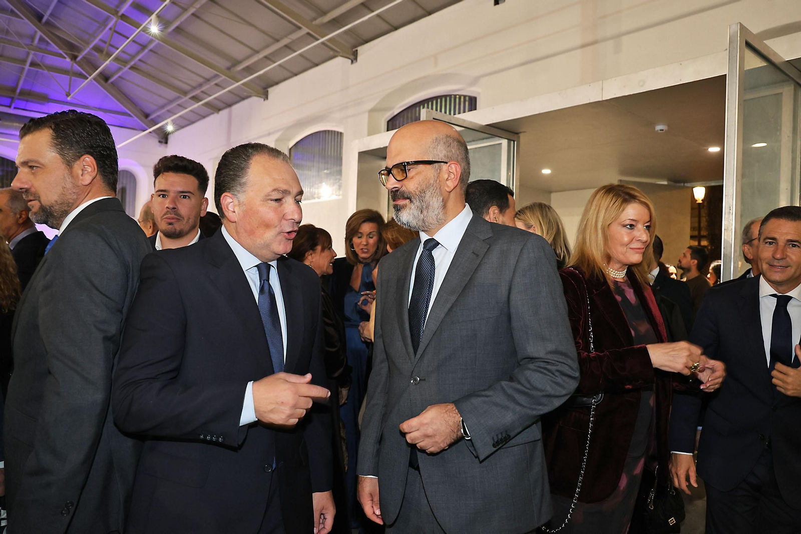 Imágenes de los invitados a la gala de los  37 premios Onubenses del Año