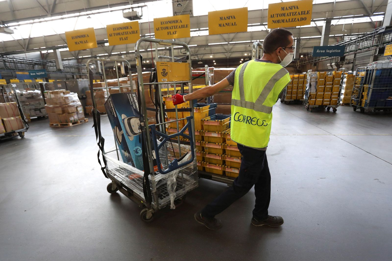 Correos incorpora a 40 personas en Almería.