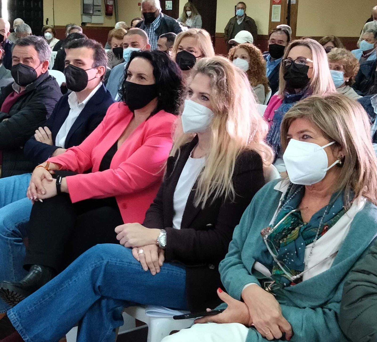 Ascensión Hita junto a otros cargos del PP, durante el Congreso Local celebrado este sábado.
