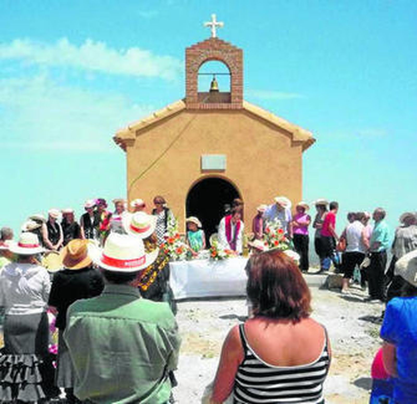 Un rayo destroza la ermita del Cerro El Layón y la talla de la virgen de Lourdes