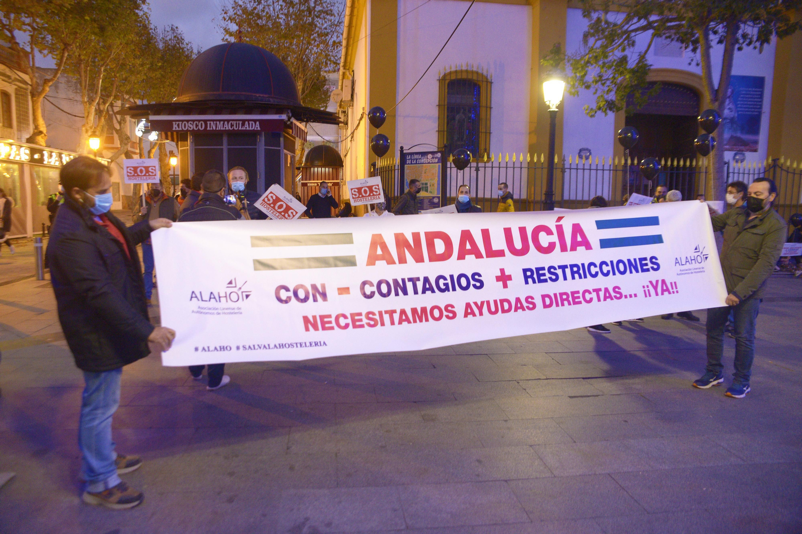 Fotos de la concentracíon de los hosteleros de La Línea