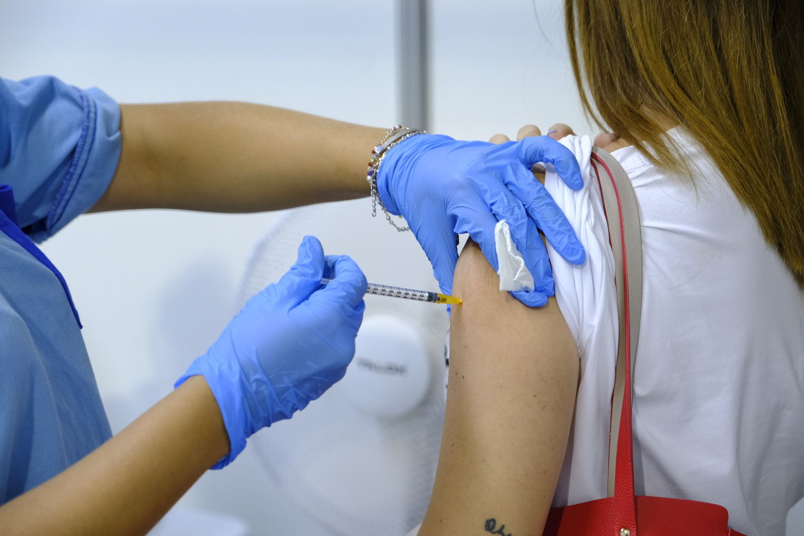 Ir a trabajar aún siendo contacto directo Covid, una nueva forma de contagiar