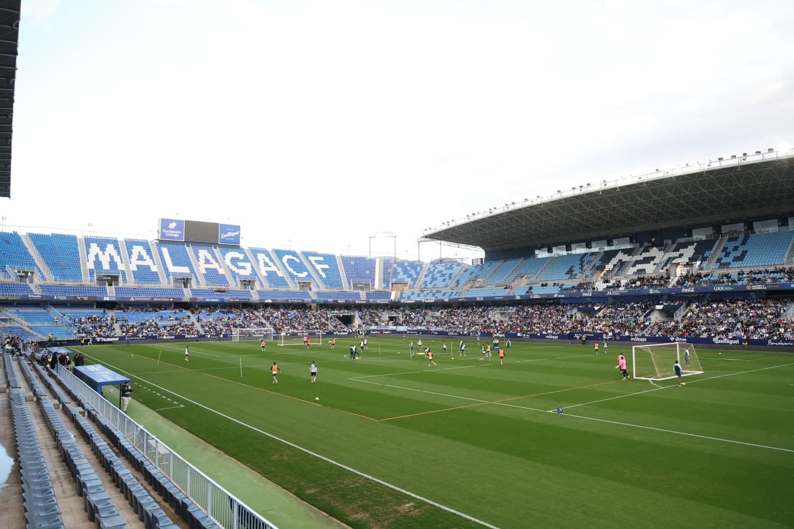 Búscate en las fotos del entrenamiento del Málaga CF en La Rosaleda