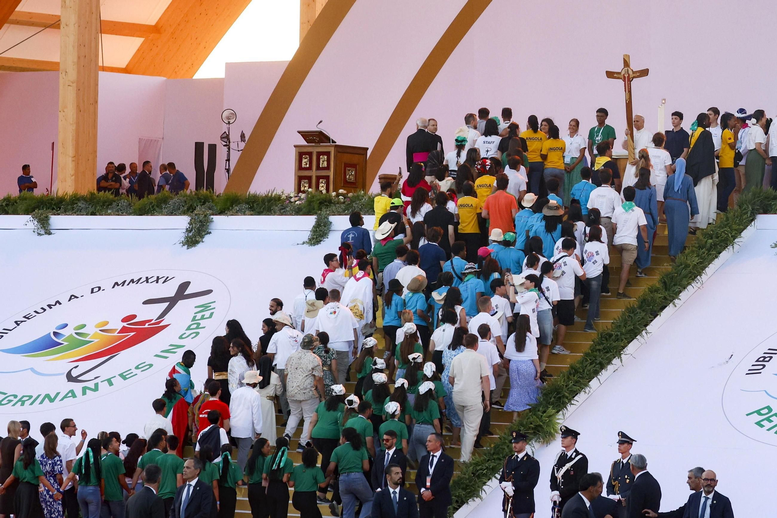 Pope Leo XIV celebrat (14131187).jpg