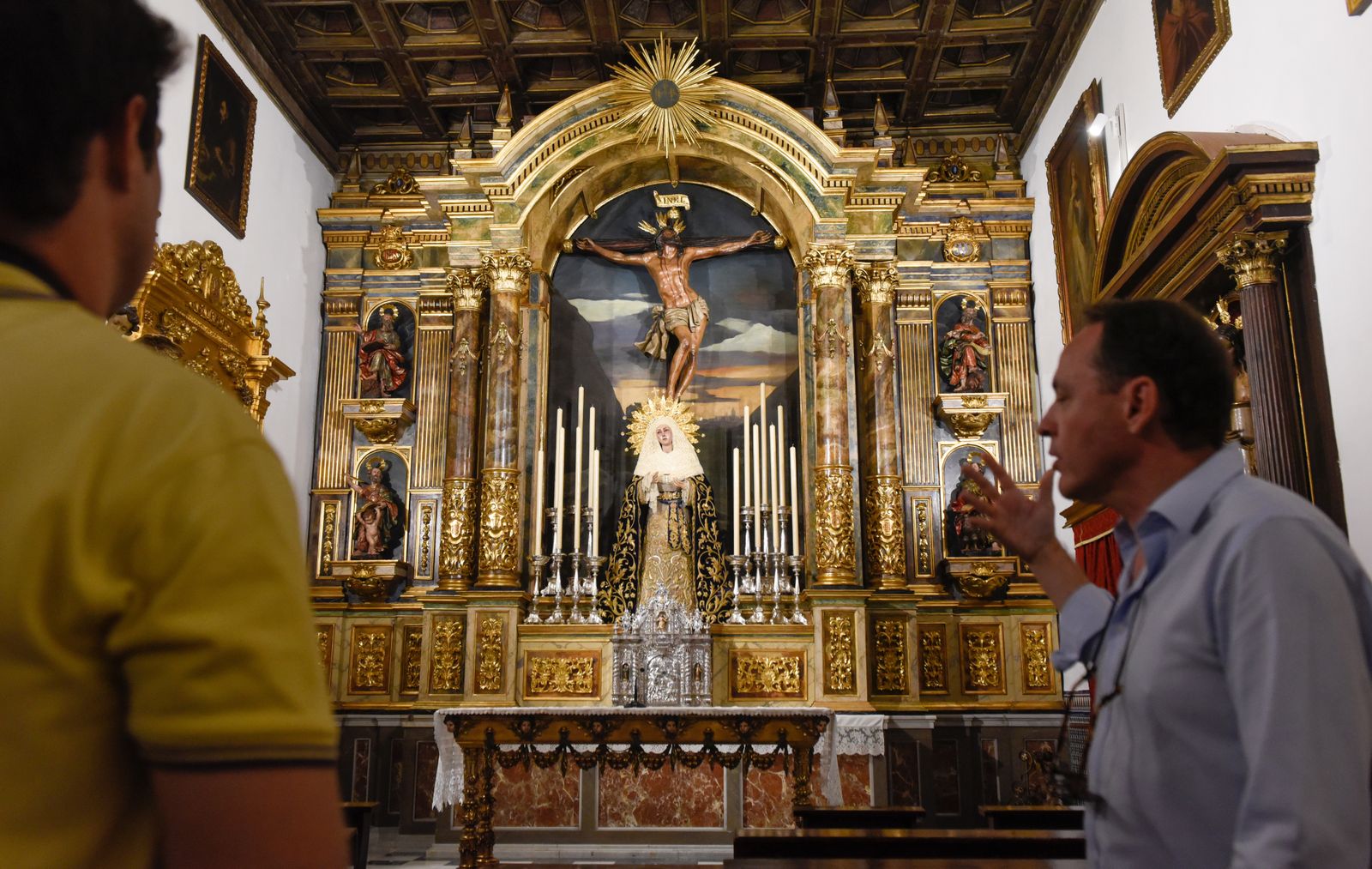 Las imágenes de la restauración del retablo y nueva iluminación de la capilla del Museo