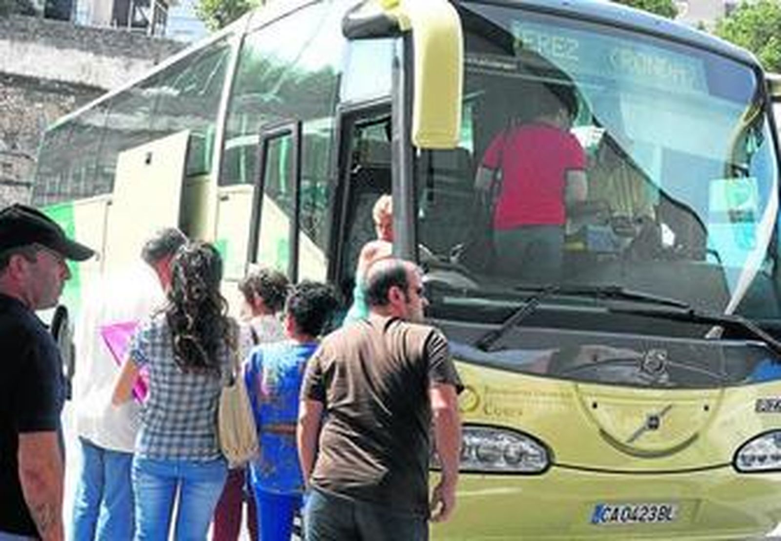 En la imagen, viajeros del trayecto Cádiz-Ronda, ayer.