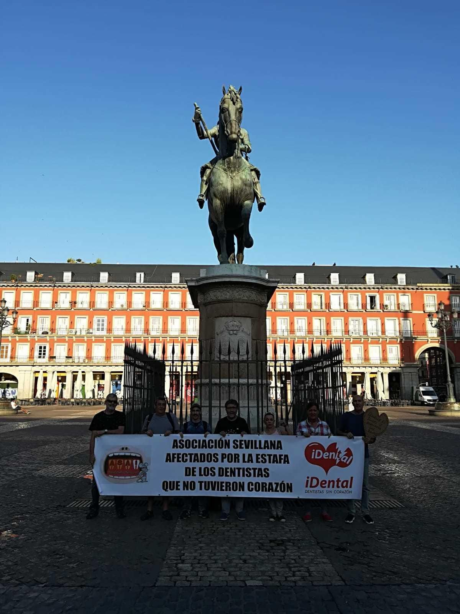 La protesta en Madrid de los afectados por Idental