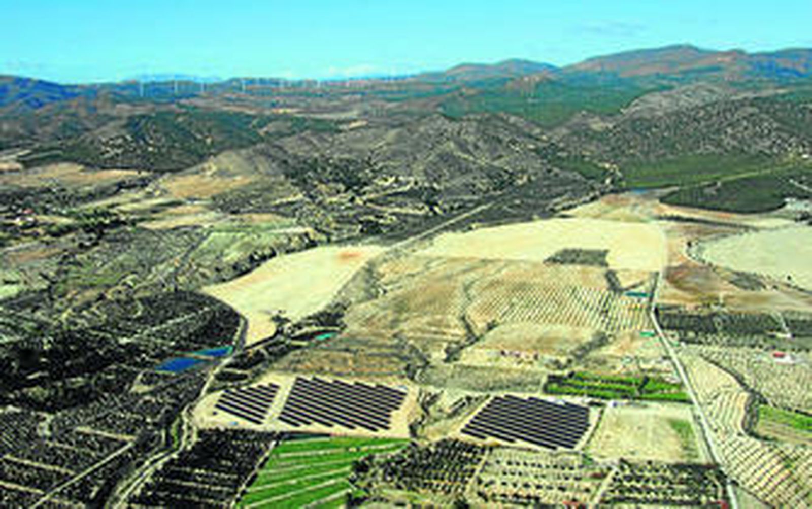 Imagen aérea del huerto solar promovido por Promobys, que se ubica en el Paraje El Espilo, en Tíjola.