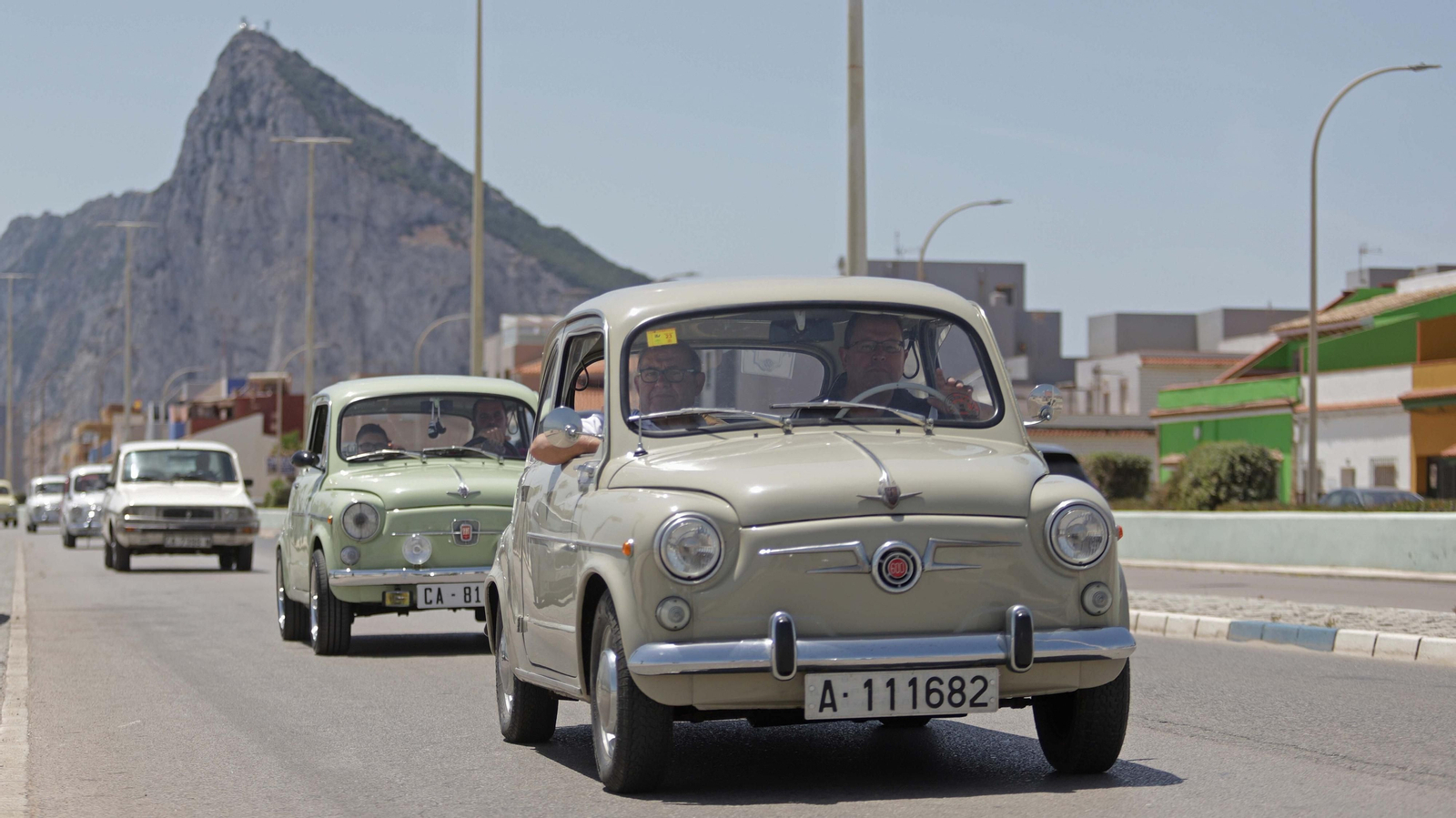 Fotos de la concentración de coches clásicos en La Línea