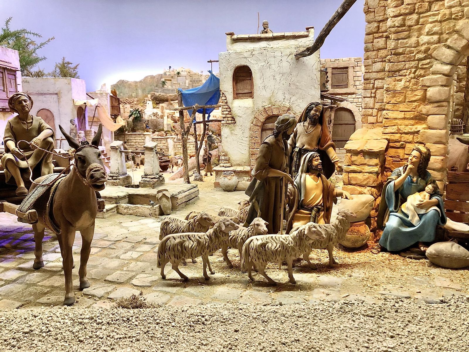 Un tradicional nacimiento de la asociación belenista Ángel Martínez.