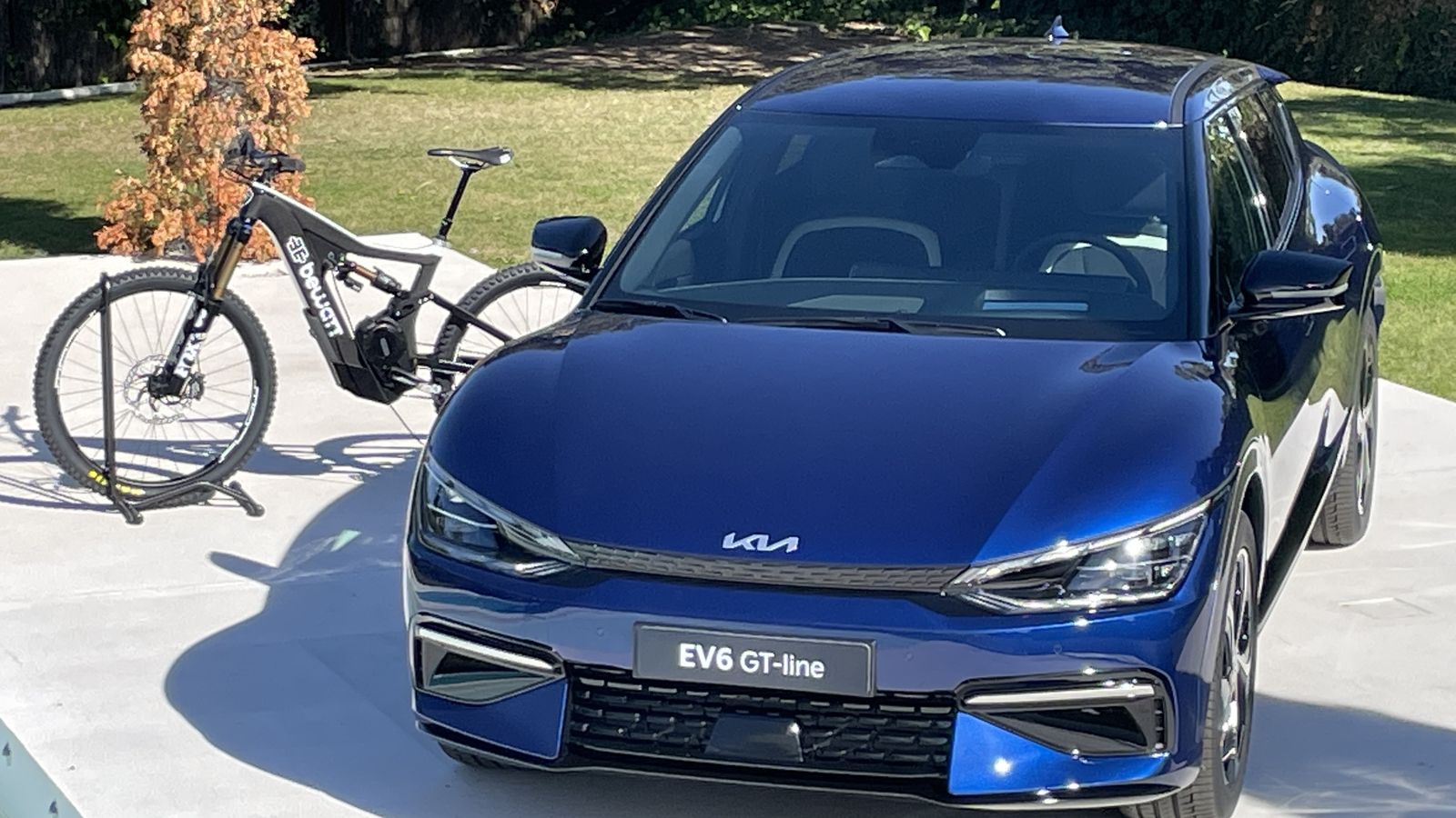 Con el sistema V2L es posible ceder energía a otros consumidores eléctricos a través del punto de carga externo: hasta 3,6 kW.