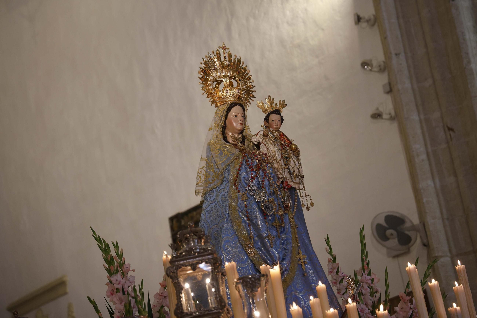 Las fotos del paso bajo el manto de la Virgen de la Luz de Tarifa