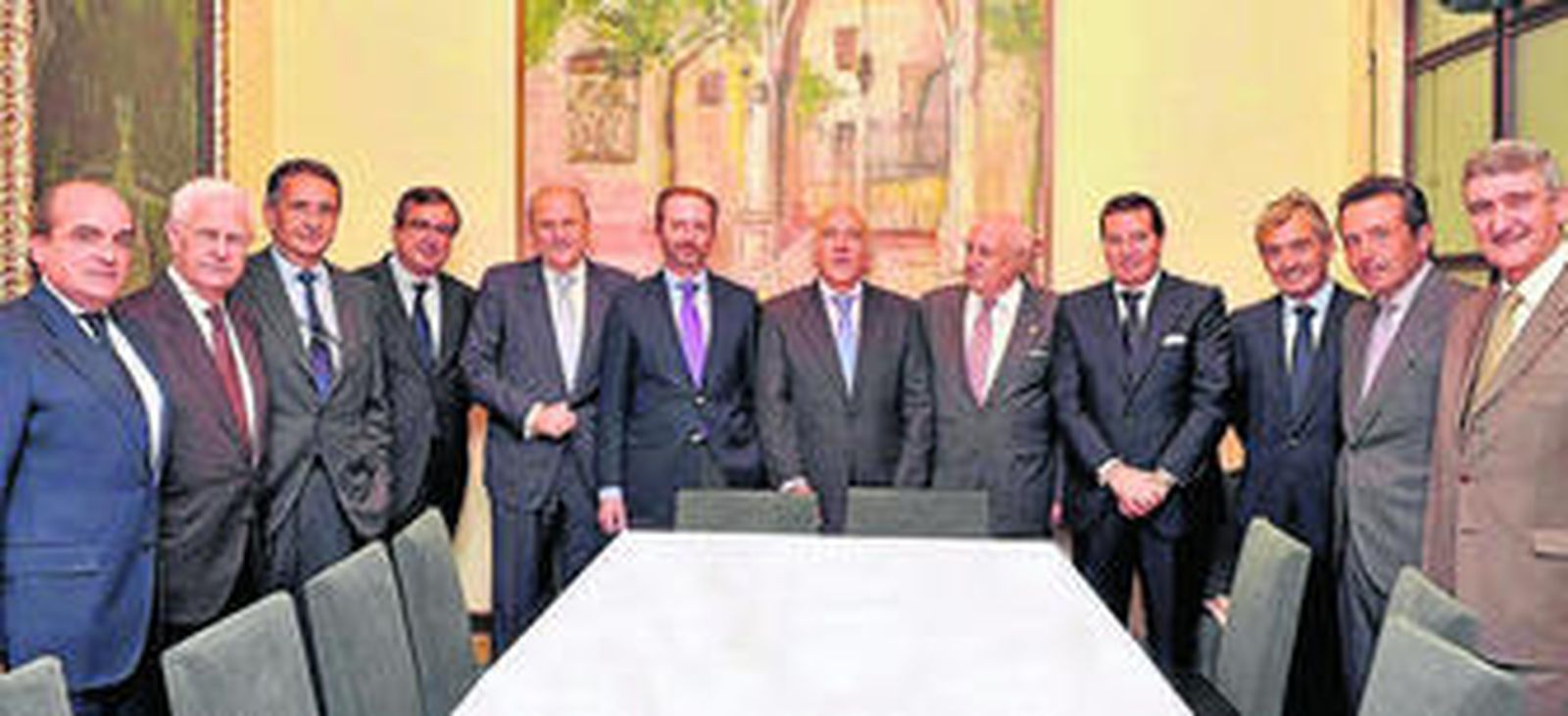 El presidente de Ernst & Young junto a los empresarios que tomaron la decisión del galardón en Sevilla.