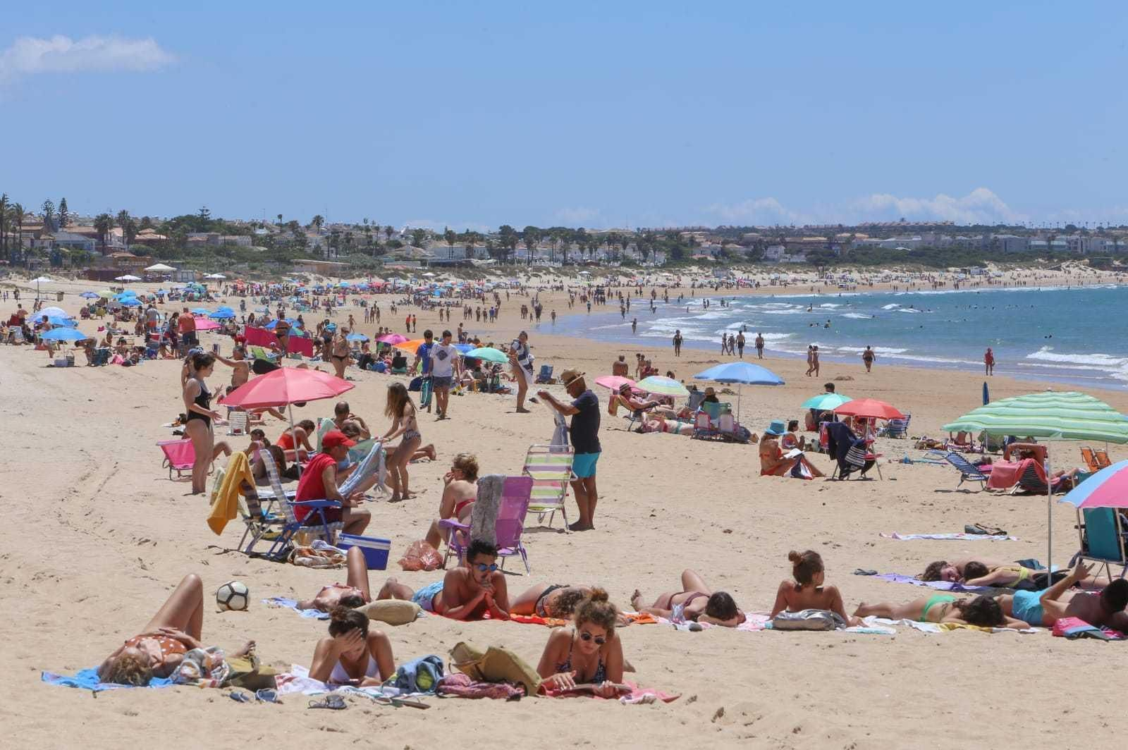 Vista general de La Barrosa, en una imagen de las últimas semanas.
