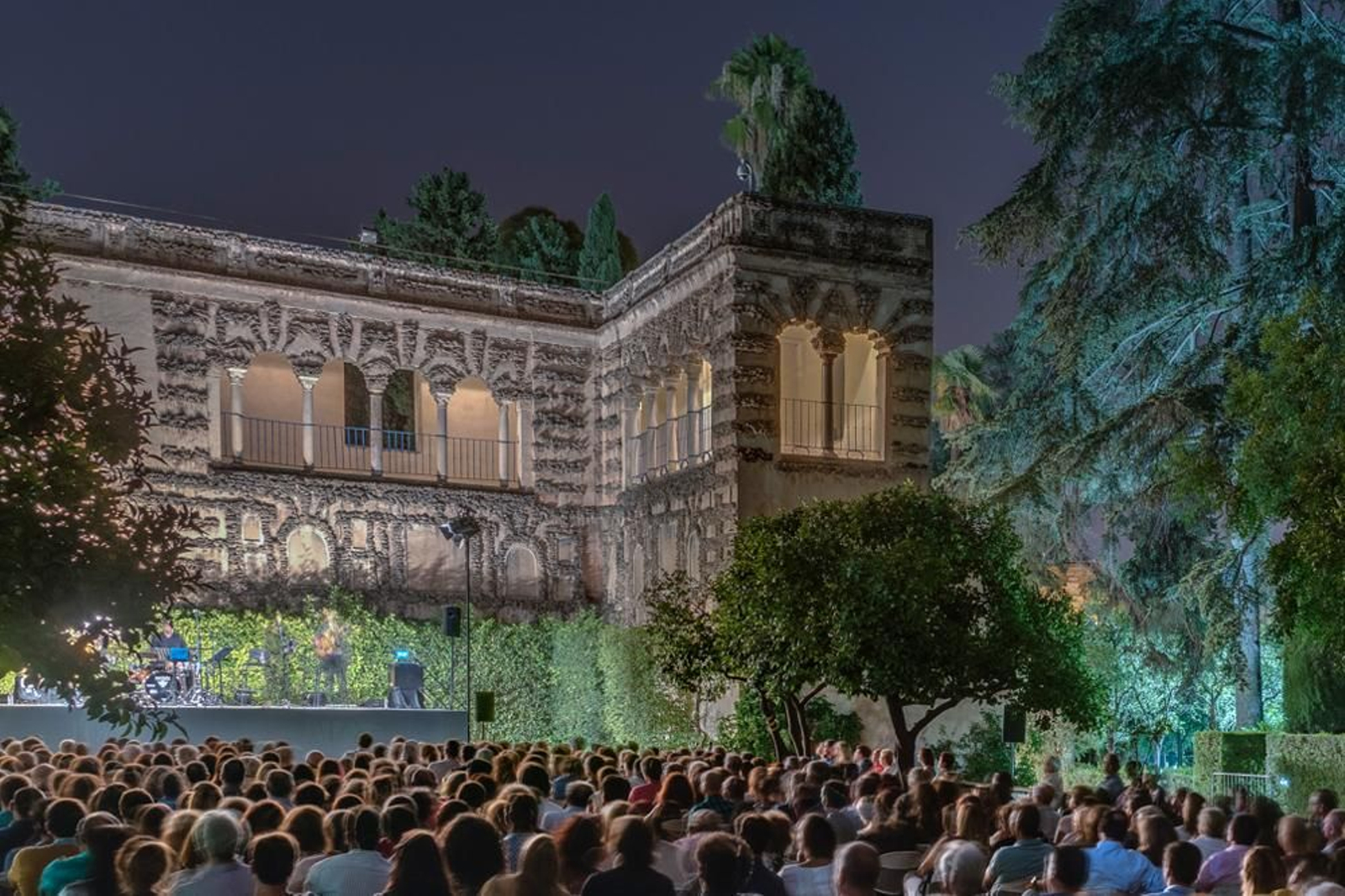 Las Noches en los Jardines del Alcázar continúan siendo una de las citas culturales más esperadas del verano.