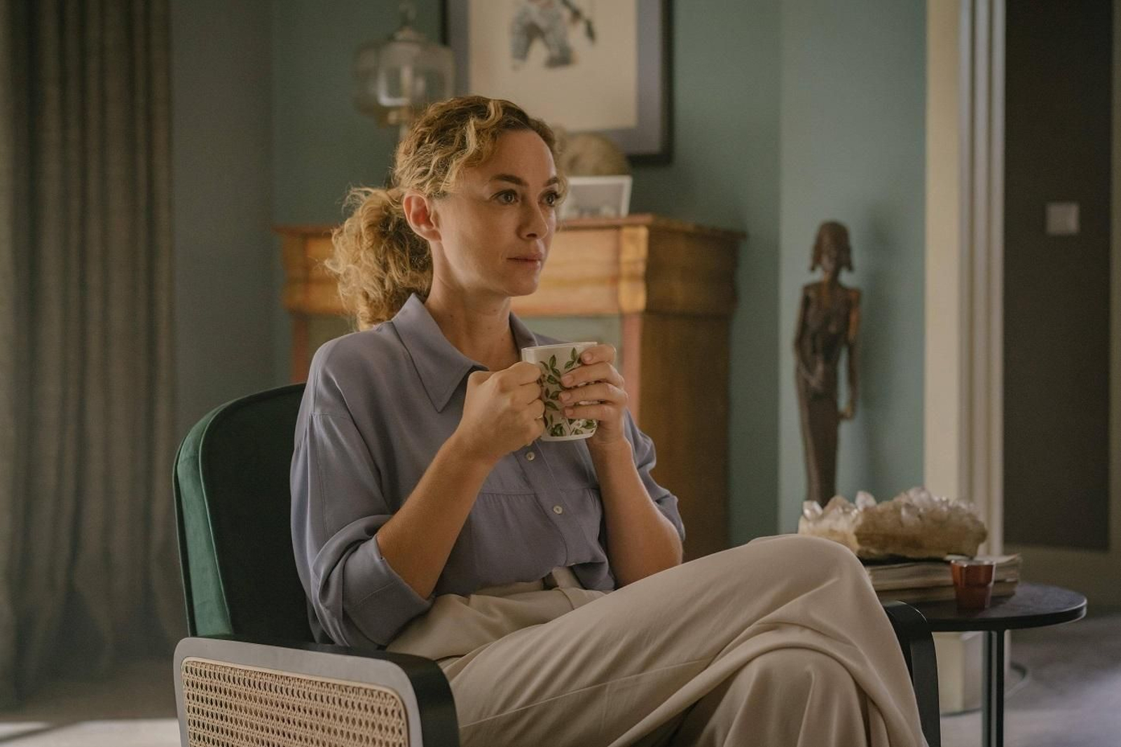 La actriz Marta Hazas durante una de las escenas del rodaje de la serie 'Días mejores'. La actriz Marta Hazas durante una de las escenas del rodaje de la serie 'Días mejores'.