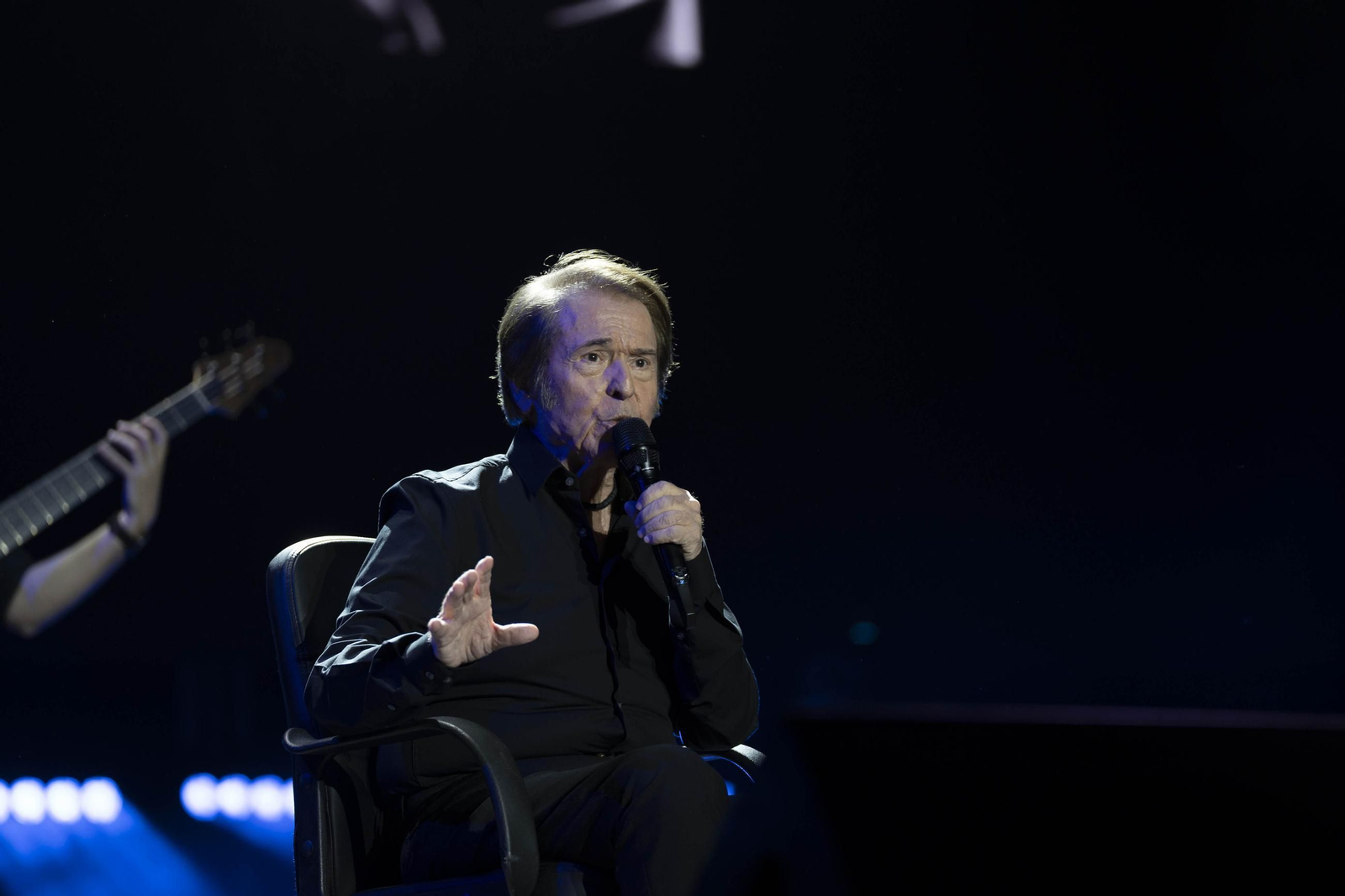 Las mejores imágenes del concierto de Raphael en la plaza de toros de Almería